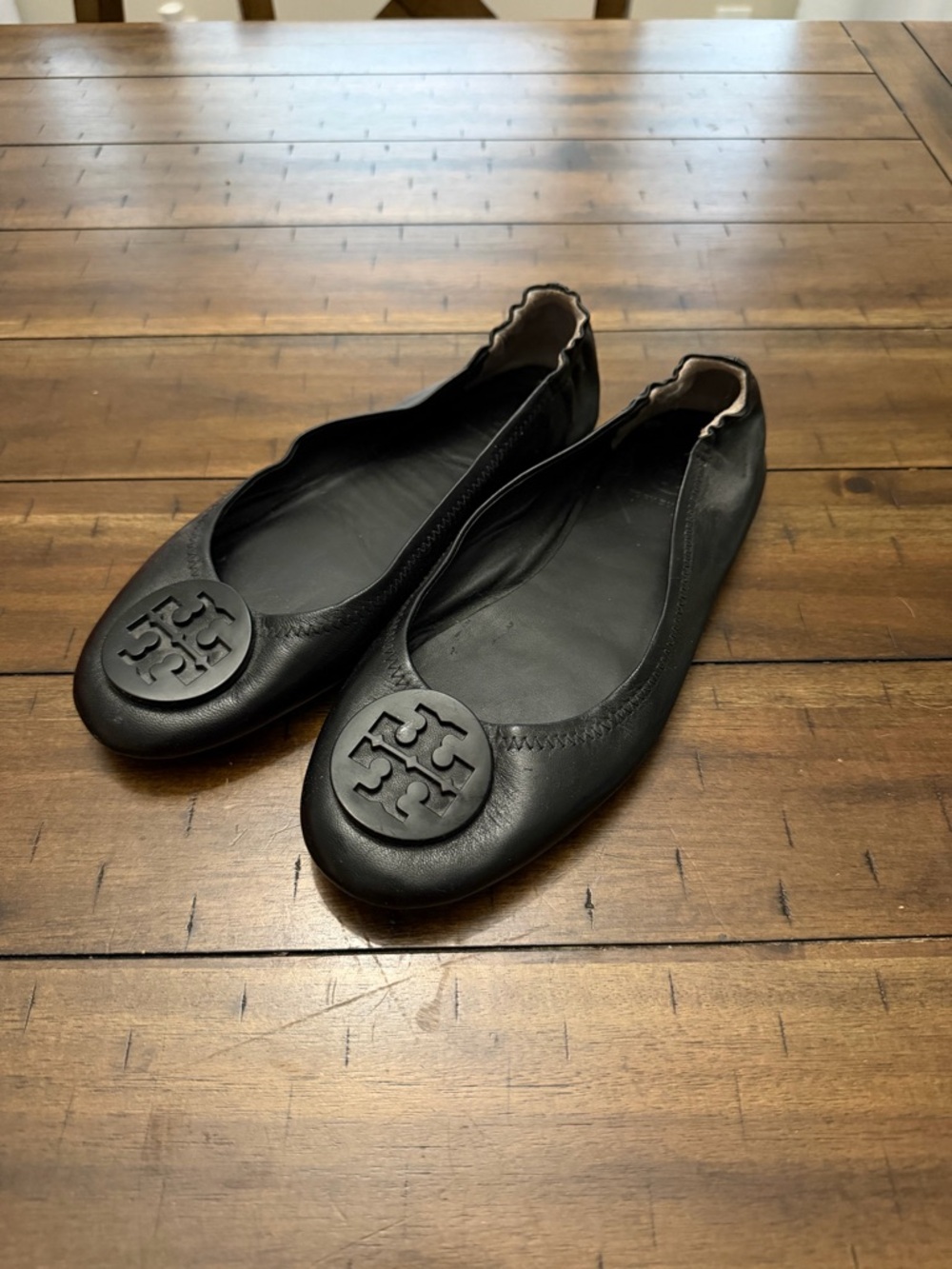 Tory Burch Black Leather Logo Ballet Flats - Picture 2 of 3